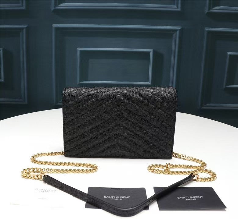 YSL カッサンドル マトラッセ フラップ ポーチ ラムスキン レザー V ヌード ピンク