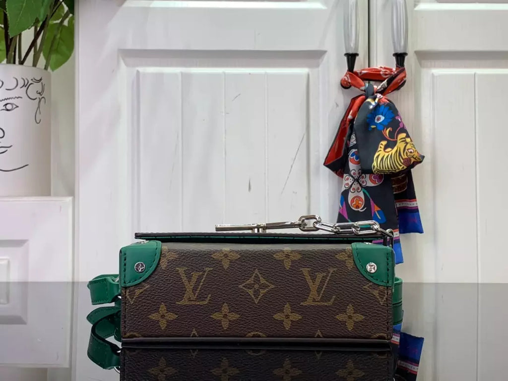 ルイ・ヴィトン スティーマー ウェアラブルウォレット ボルネオグリーン モノグラム マカッサル キャンバス – LW147
