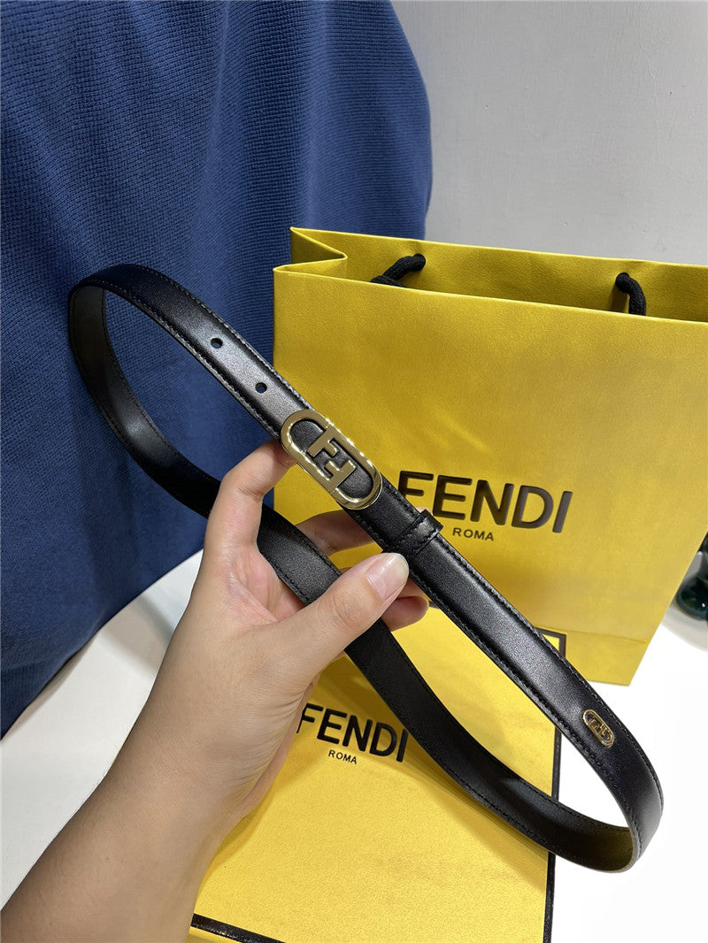 フェンディのループ付きナローベルト