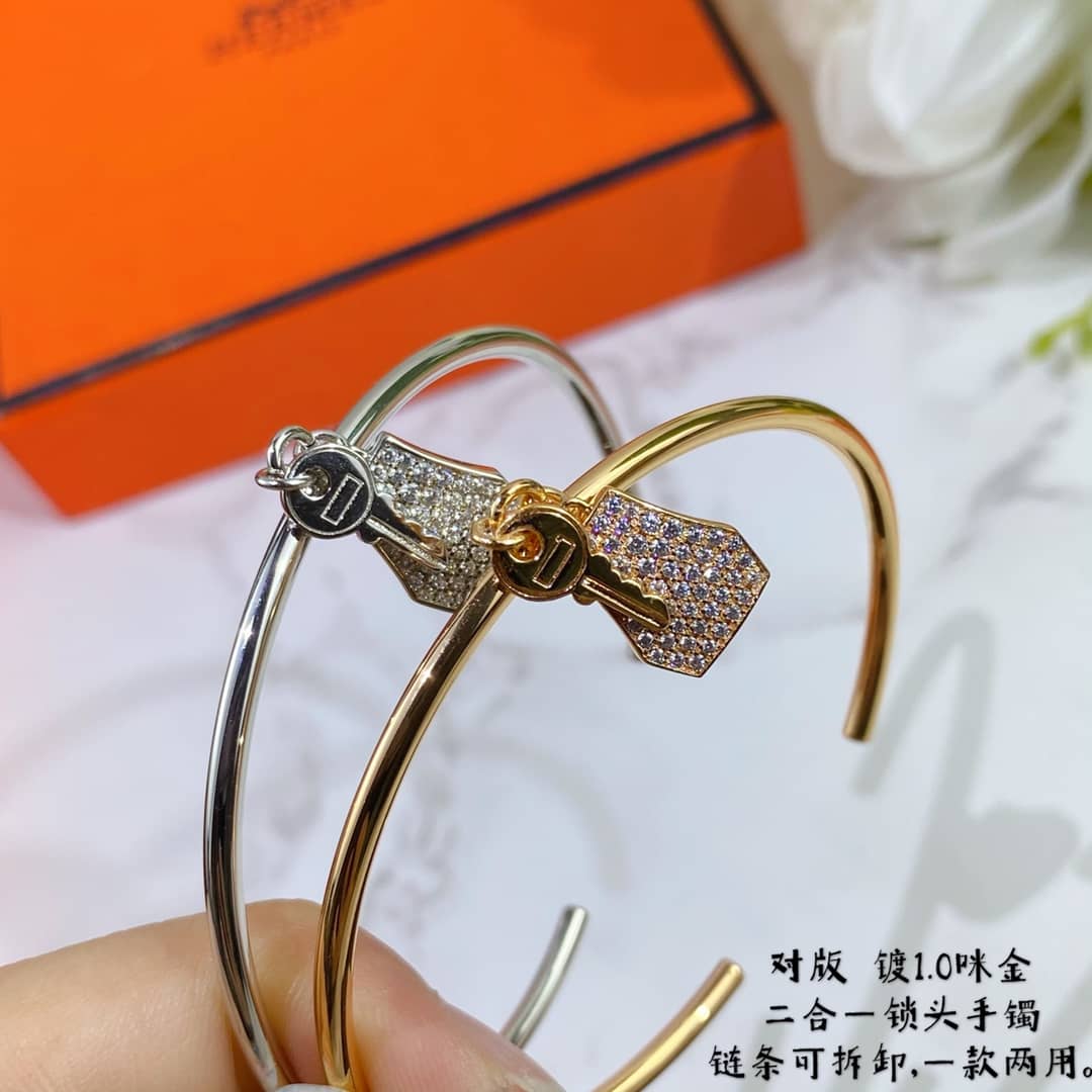 エルメスのロゴ入りブレスレットの偽物