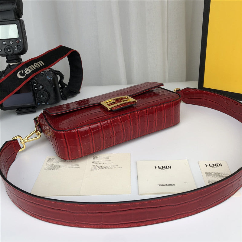 フェンディ クロコダイル バゲット レッド