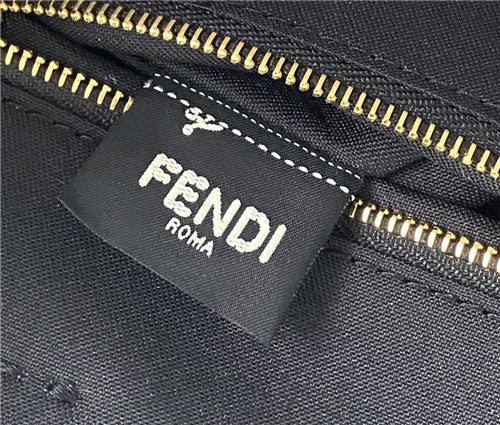 フェンディ ショッピングバッグ ロゴ