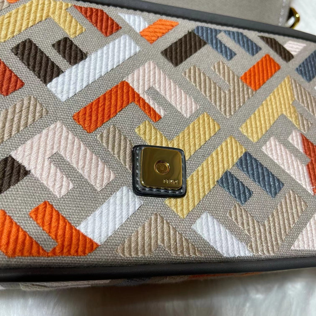 フェンディ キャンバス バゲットバッグ