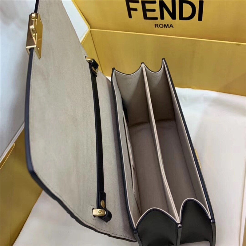 フェンディのショルダーバッグ