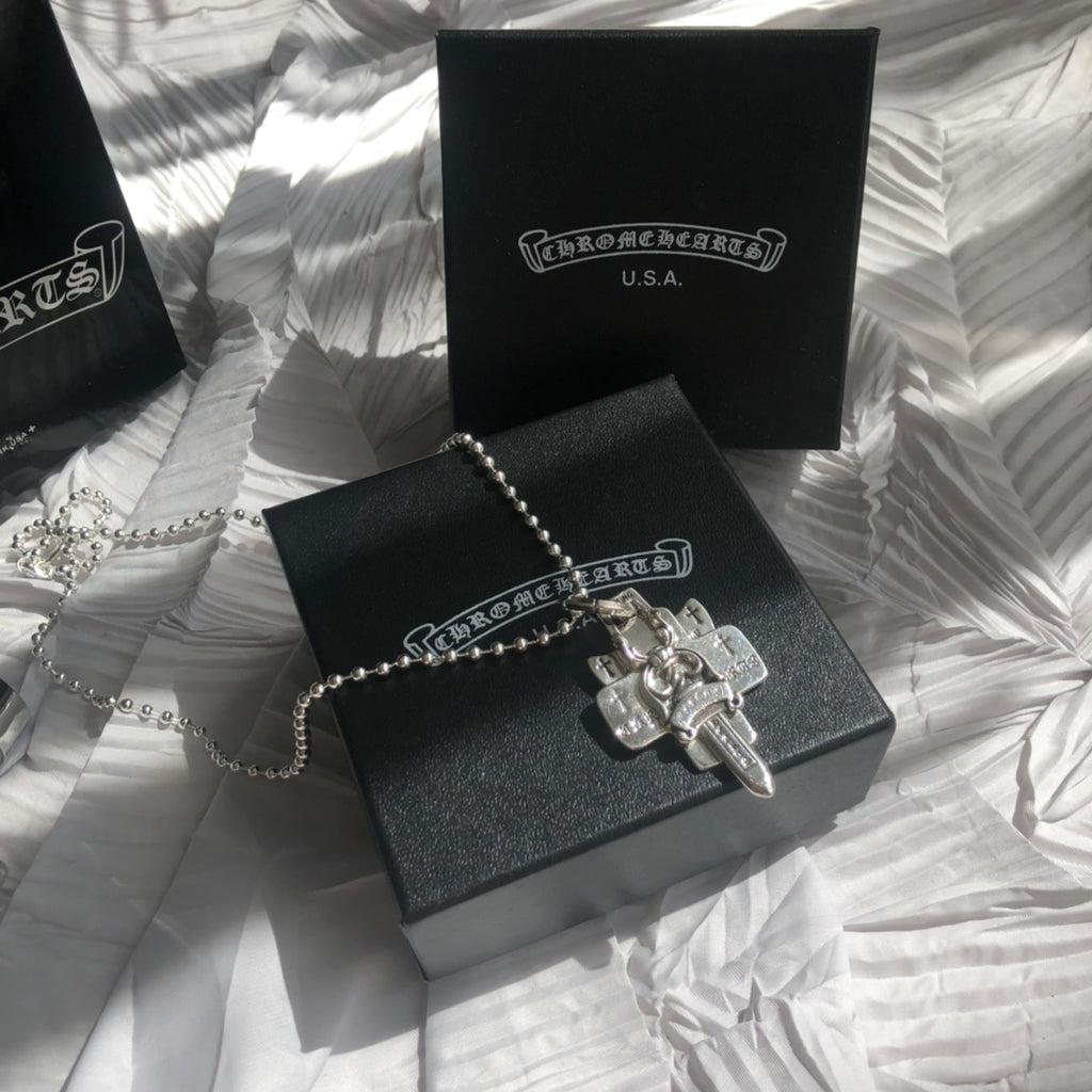 Chrome Hearts（クロムハーツ）3段ソードとホーリーソードサンスクリットペンダントネックレス