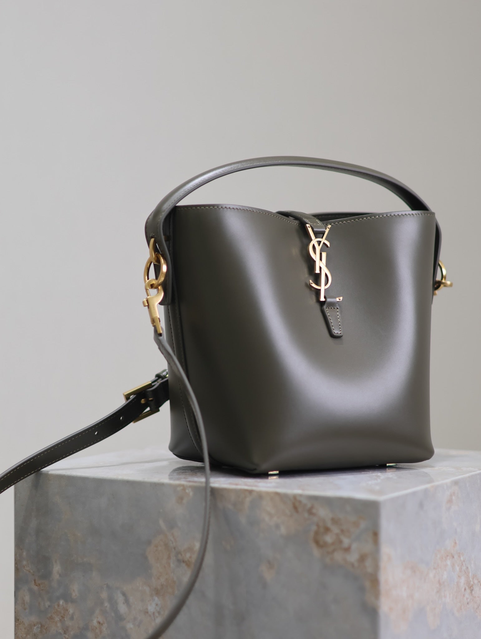 YSL 749036 LE 37 スモールサイズ シャイニーレザー ダークグリーン