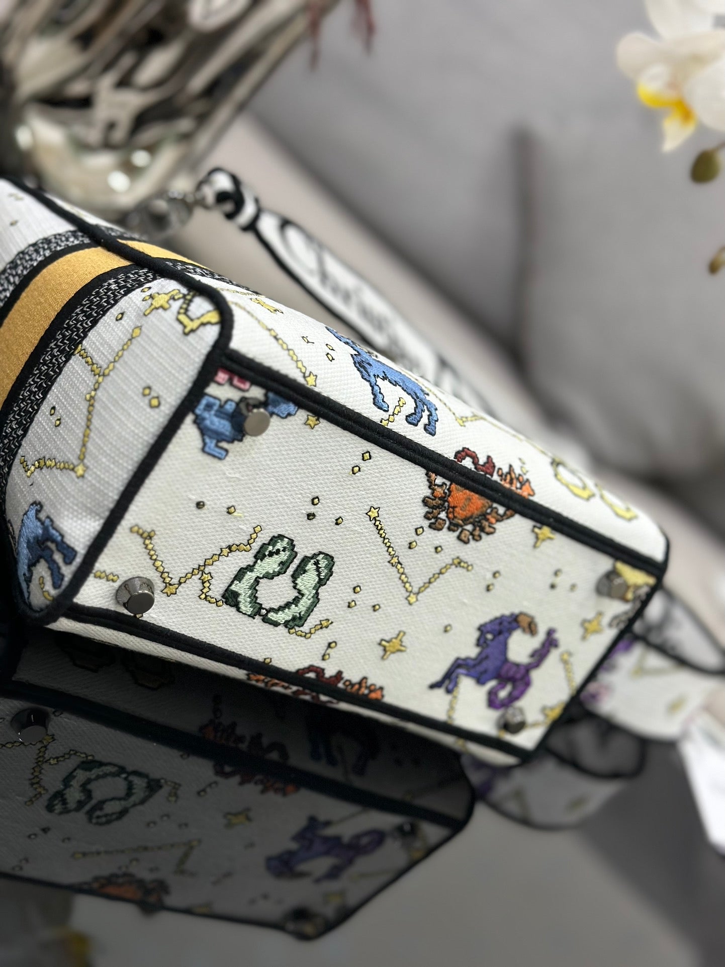 クリスチャン ディオール ミディアム レディ D ライト バッグ