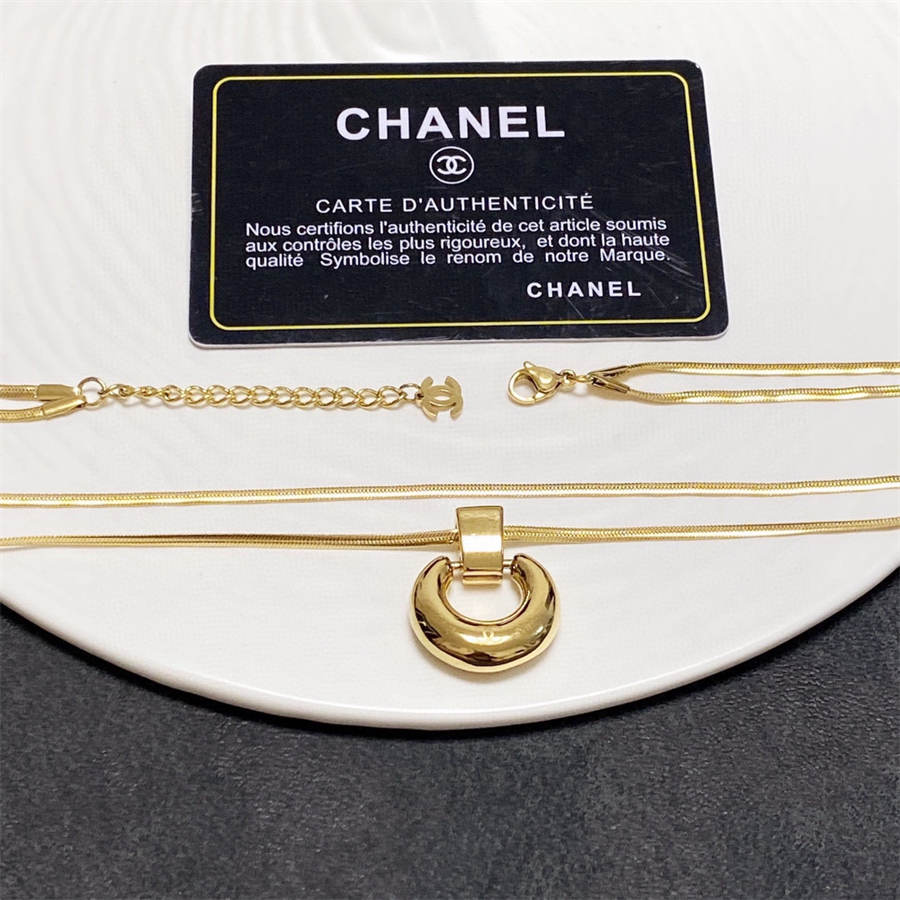 シャネルのダブルCレターダブルレイヤーネックレス