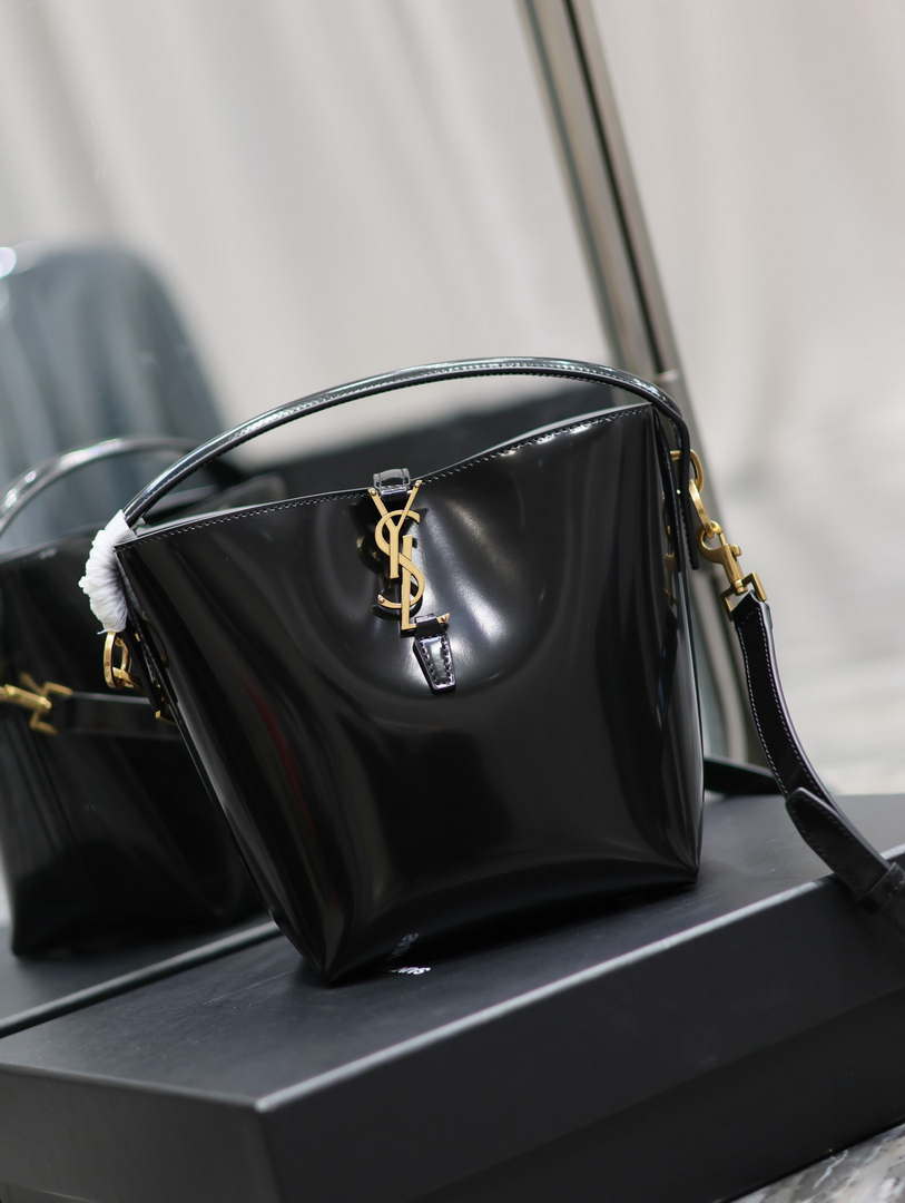 YSL 749036 LE 37 スモールサイズ パテントレザー ブラック