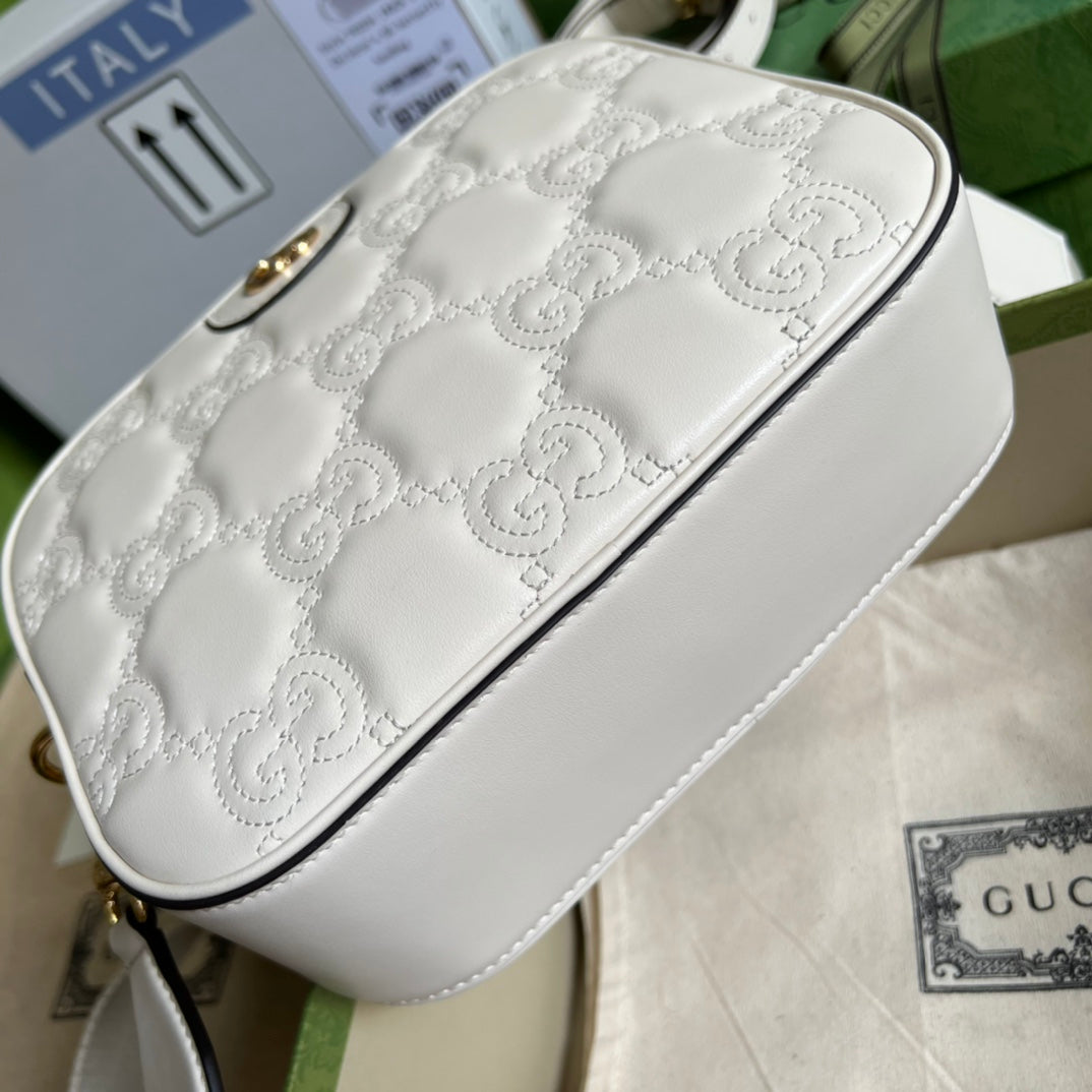 GG マトラッセ レザー スモール バッグ