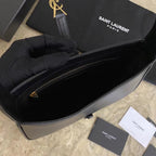 LE 5 7 マットパイソン製ホーボーバッグ