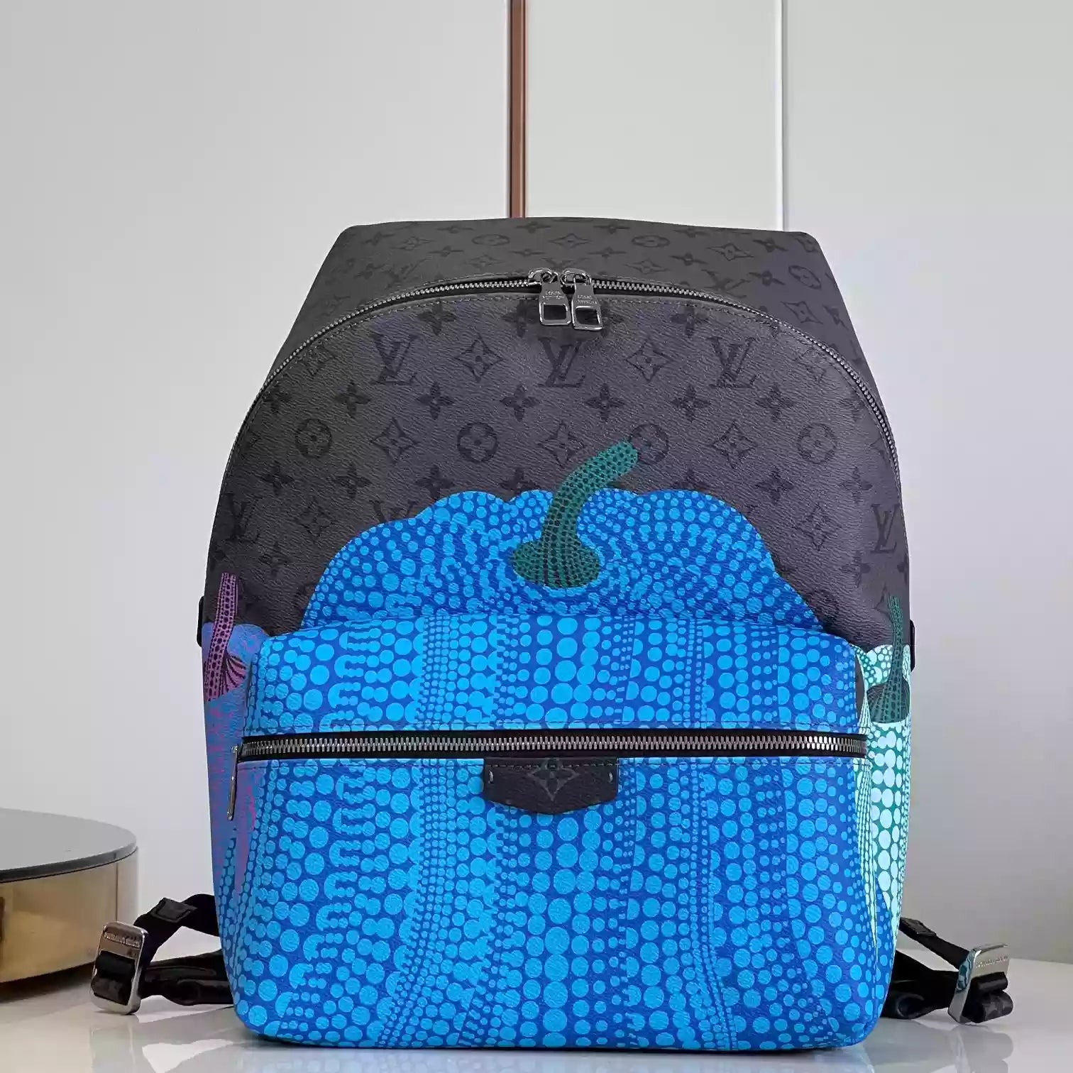 X YAYOI KUSAMA ディスカバリーバッグ モノグラム エクリプス M46440 – LW340