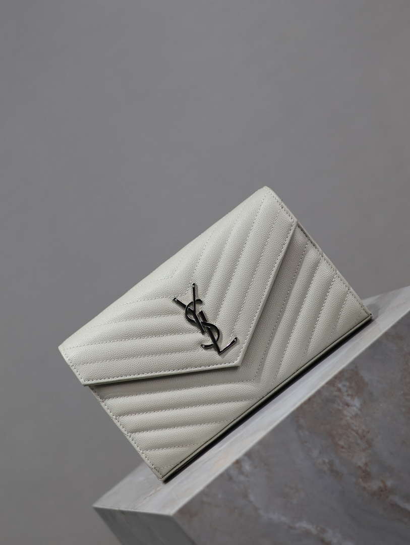 YSL 377828 クラシック カサンドレ チェーンウォレット グレイン ド プードルレザー ホワイト シルバー