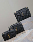 YSL 600185 エンベロープ ミディアム キルティング グレイン・ド・プードル エンボスレザー ブラック ゴールド