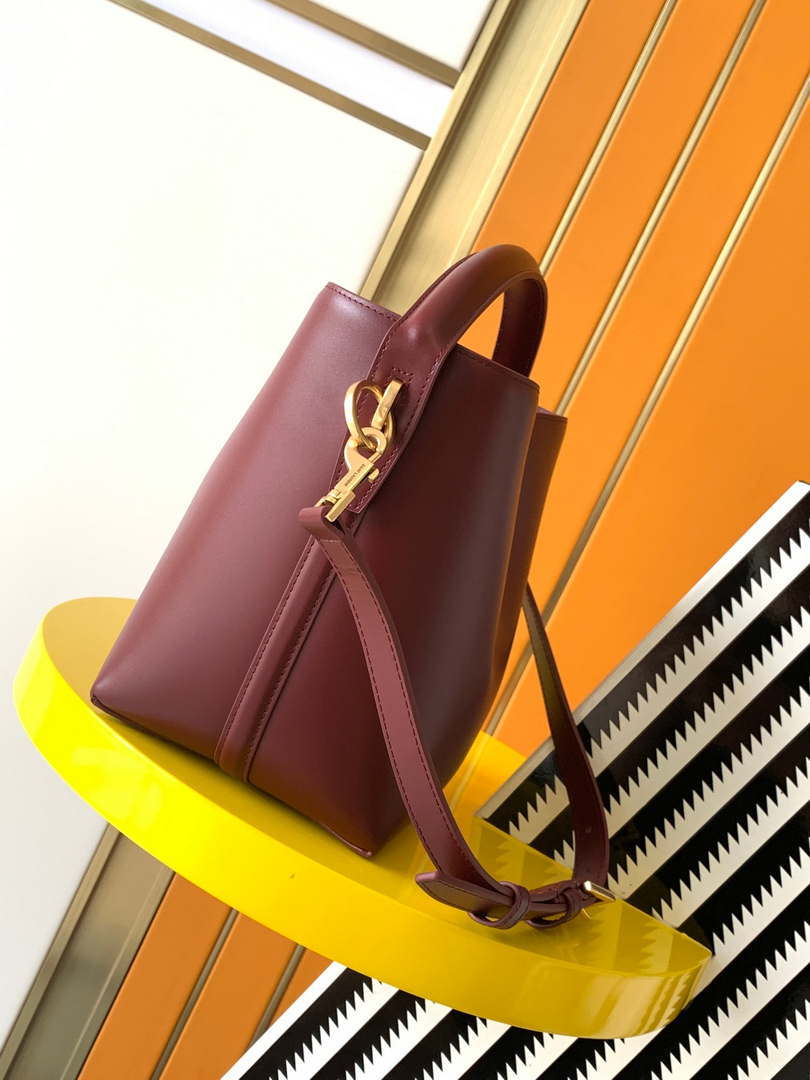 YSL 749036 LE 37 スモール シャイニーレザー レッド