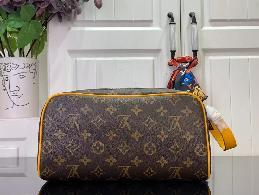 ルイ・ヴィトン ドップキット ボルネオイエロー モノグラム・マカサー キャンバス バッグ – LW145