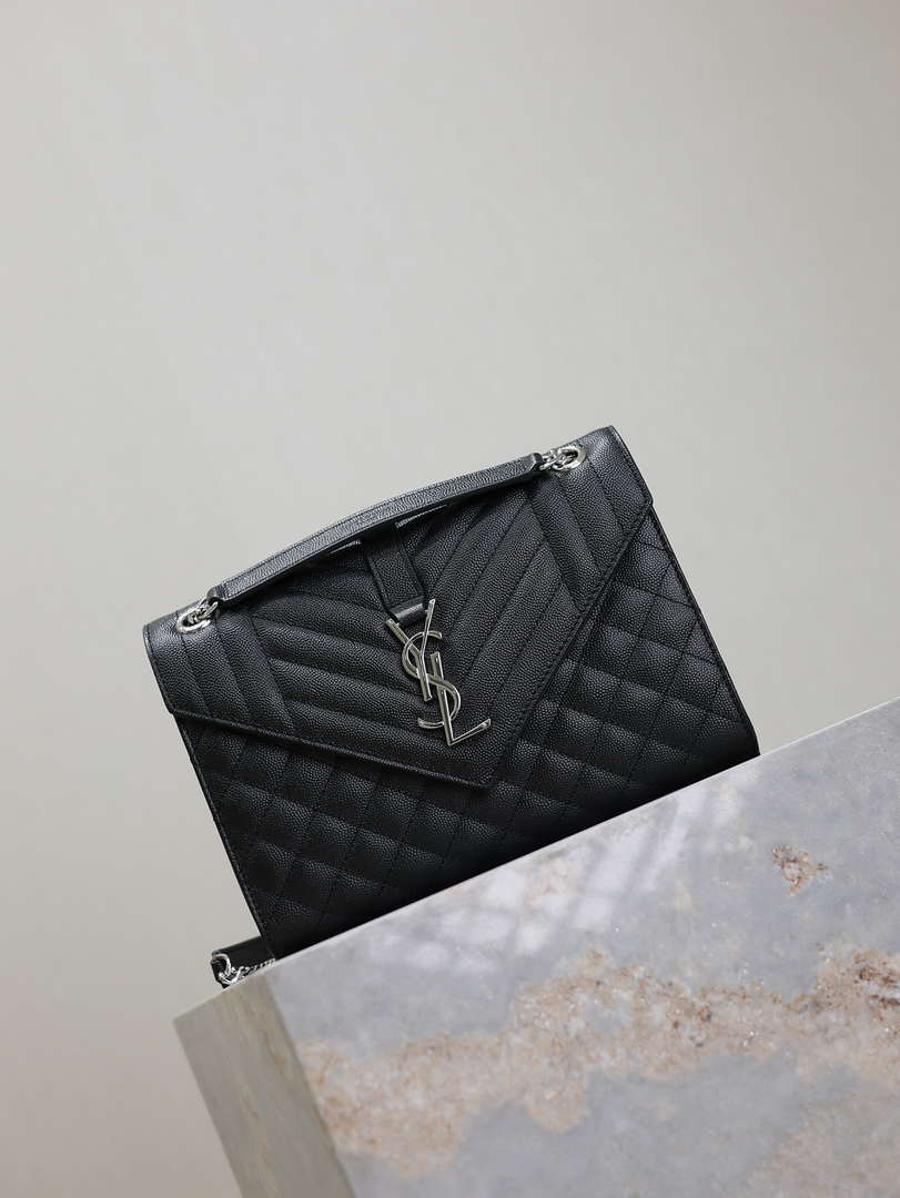 YSL 600185 エンベロープ ミディアム キルティング グレイン・ド・プードル エンボスレザー ブラック シルバー