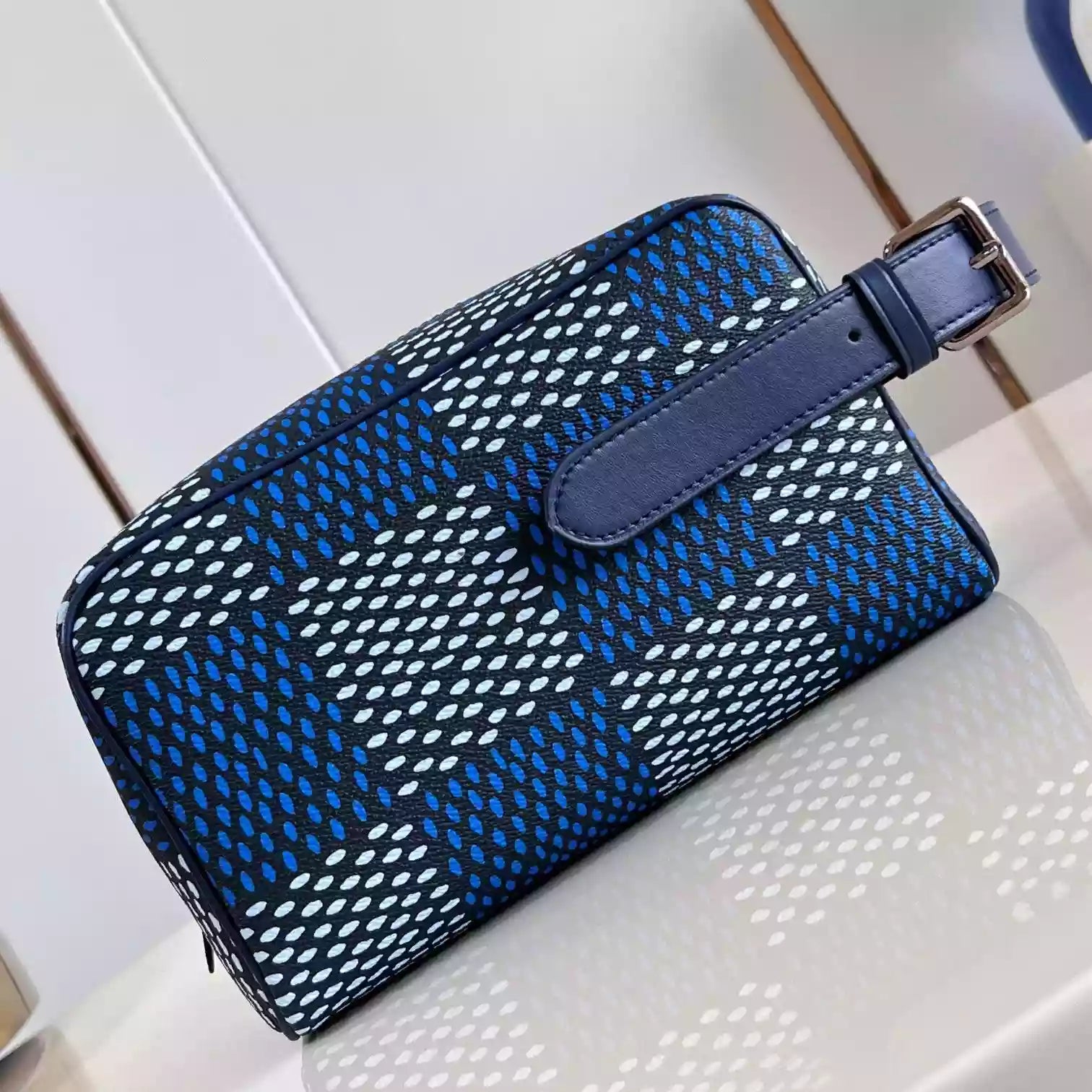 ロッカー ドップキット ブルー ダミエ ヘリテージ コーテッドキャンバス N40747 – LW400