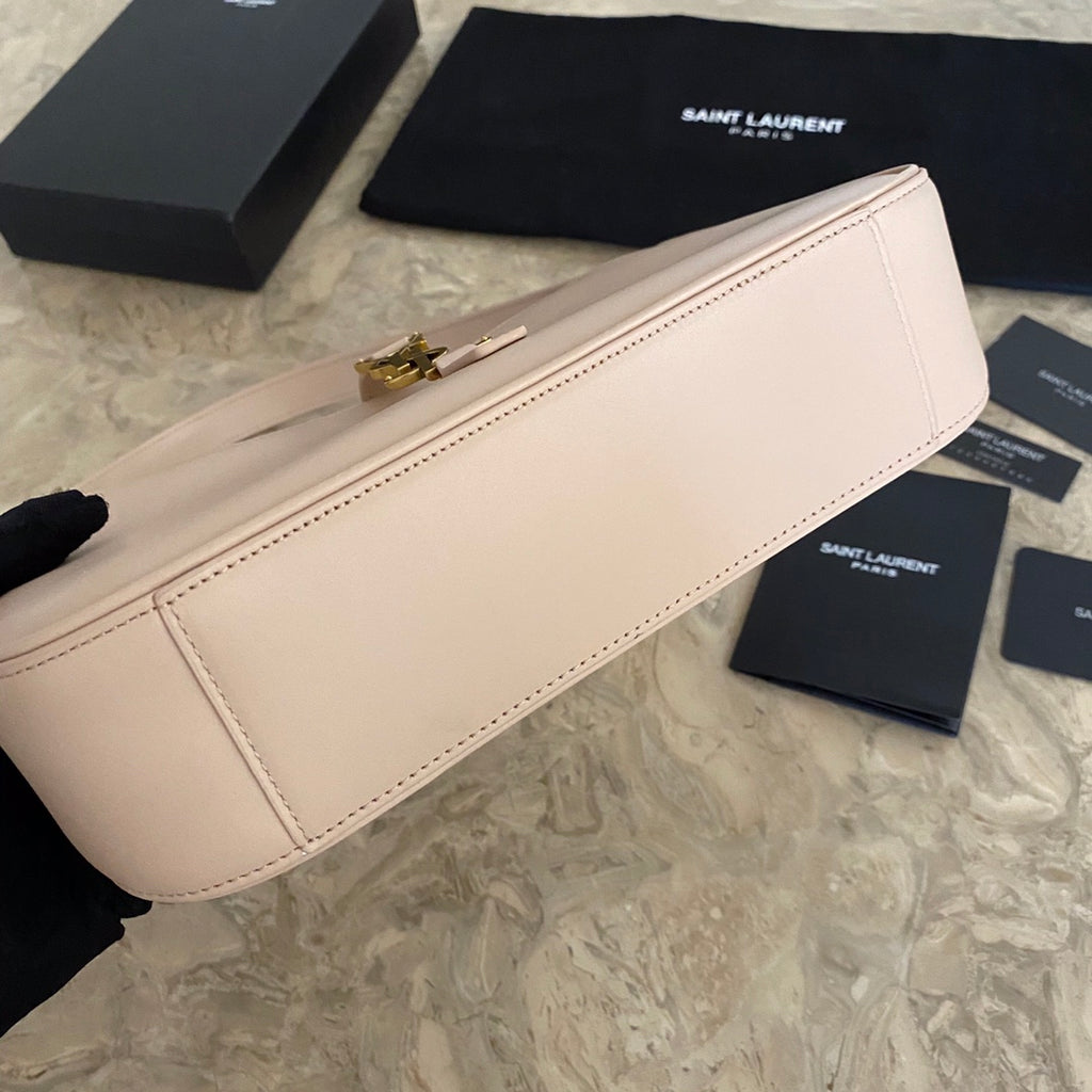 LE 5 7 クロコダイル型押しシャイニーレザー製ホーボーバッグ