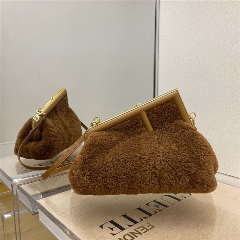 フェンディ ラムウール ファーストバッグ