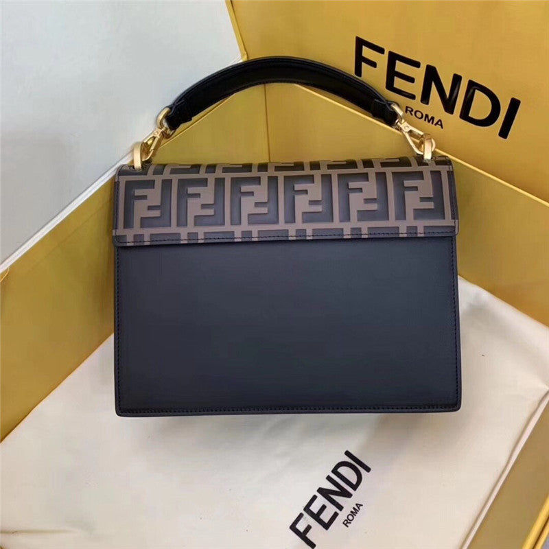 フェンディのショルダーバッグ