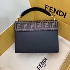 フェンディのショルダーバッグ