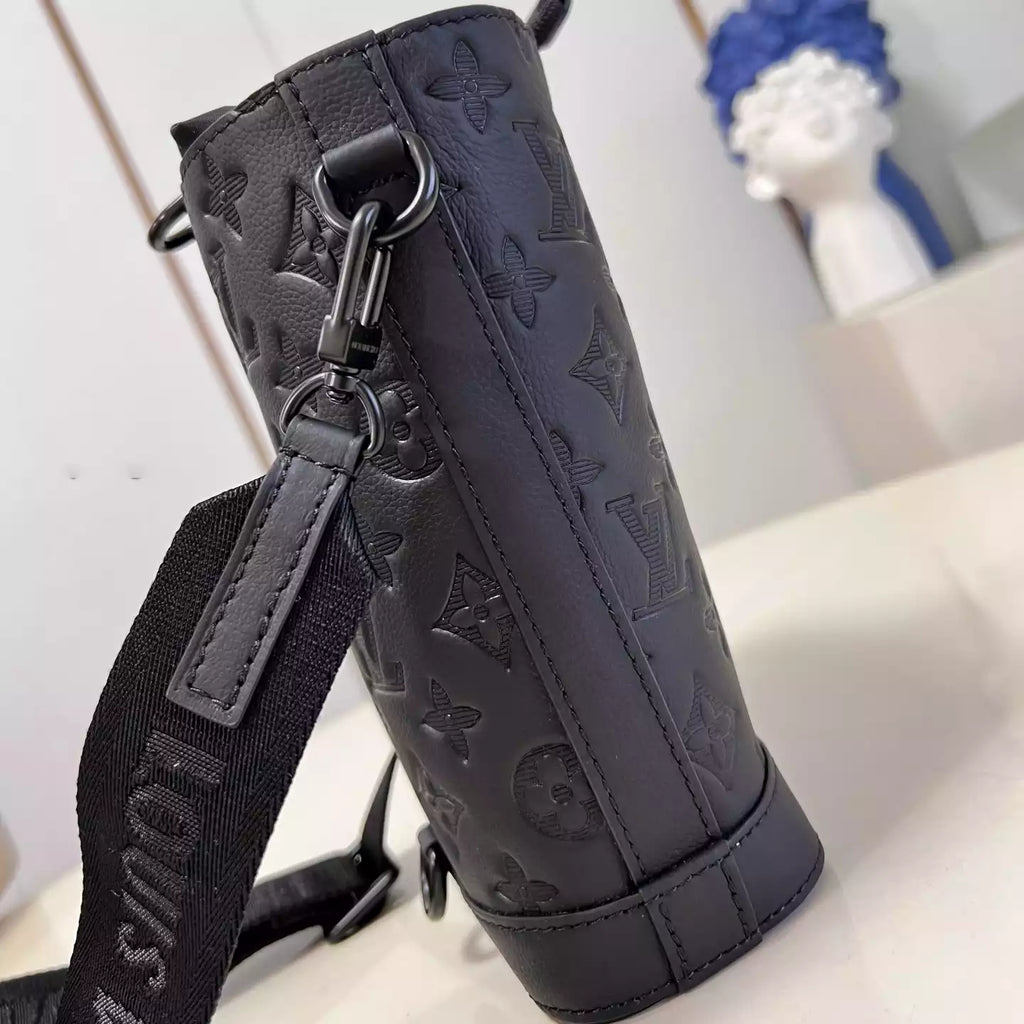 ノエ スリング ブラック カーフレザー M82248 – LW257