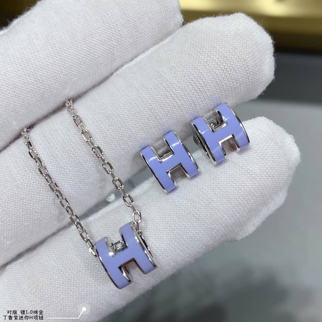 エルメスのロゴネックレスの偽物
