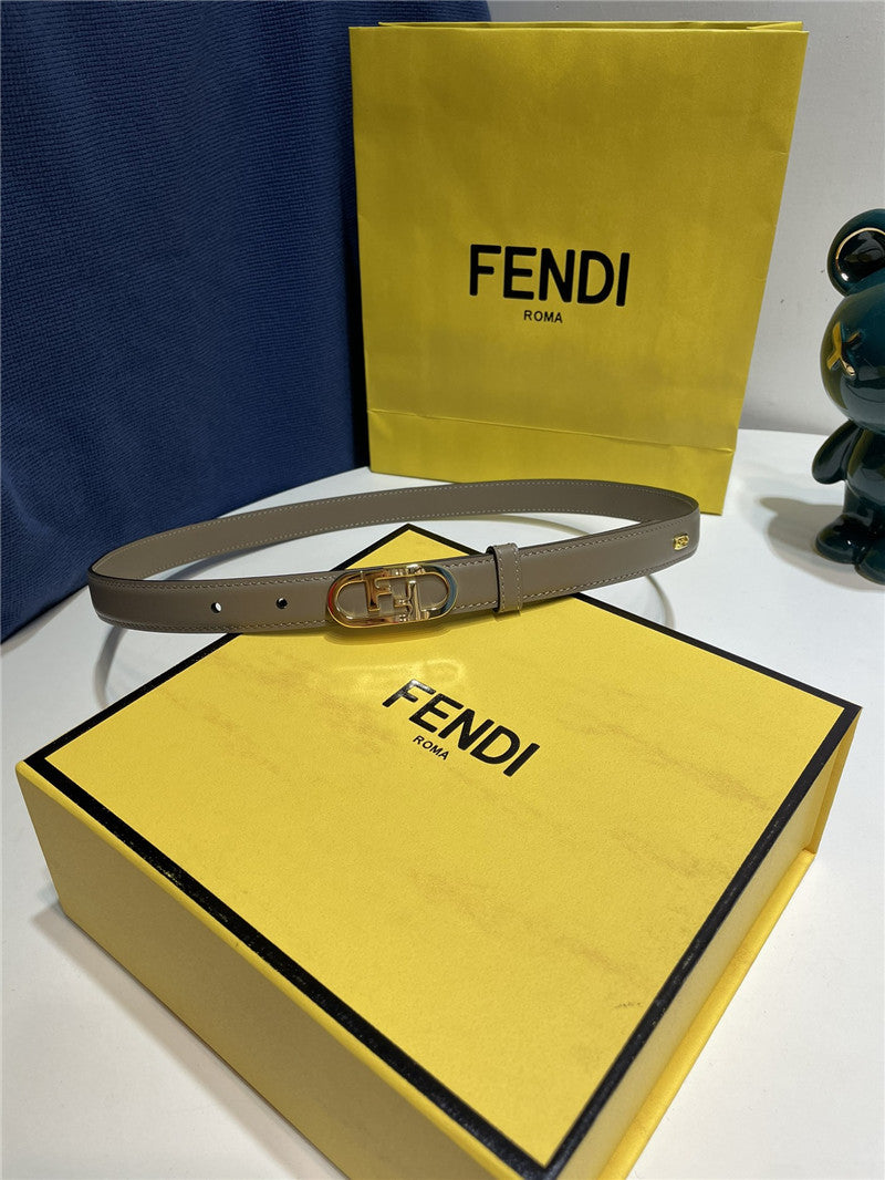 フェンディのループ付きナローベルト