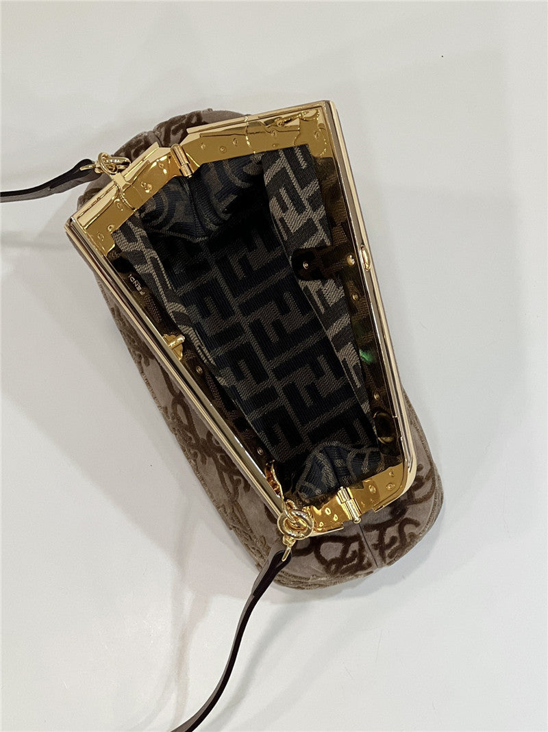 フェンディのファーストバッグ