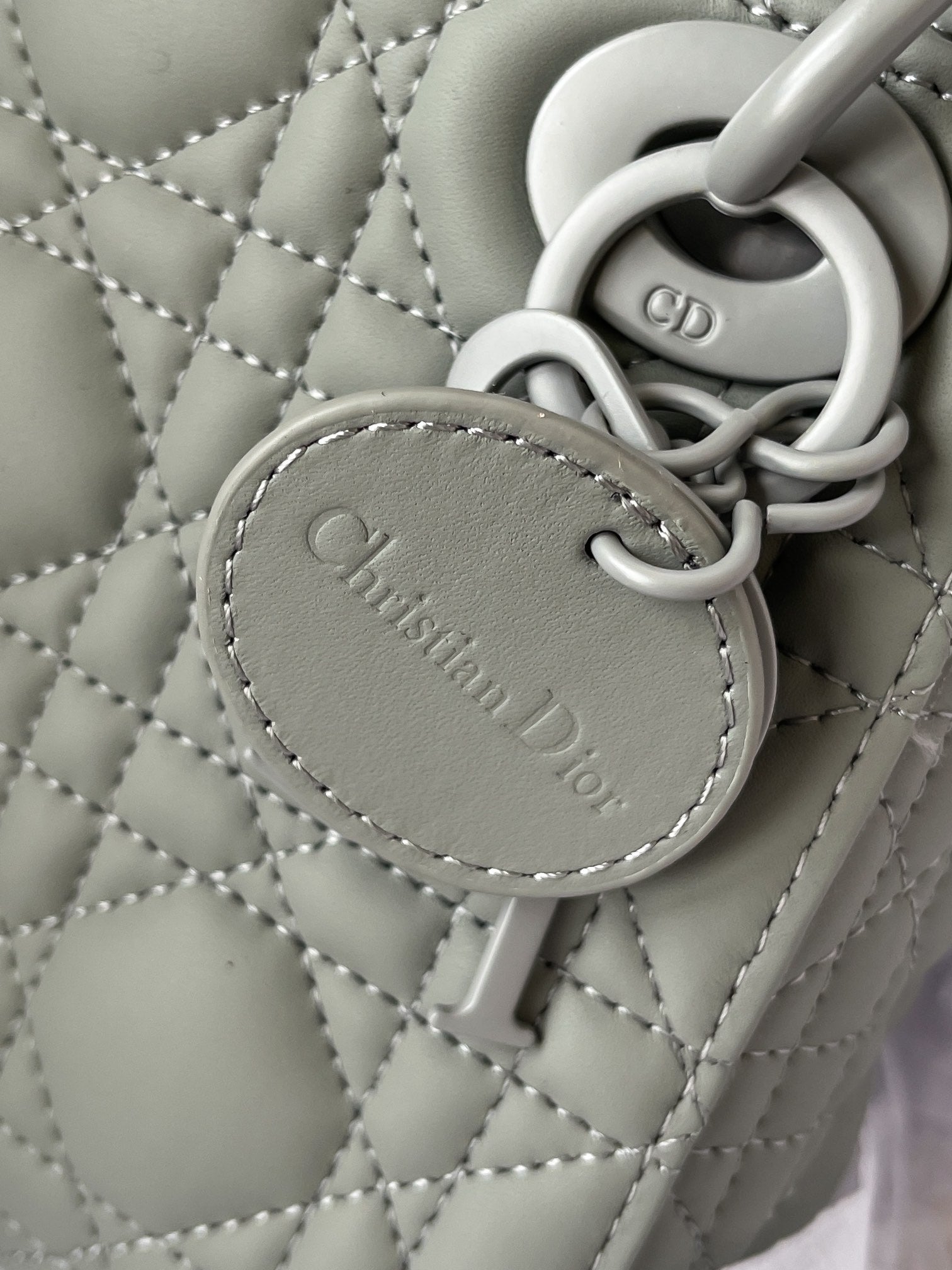 クリスチャン・ディオール ミディアム レディ ディオール バッグ