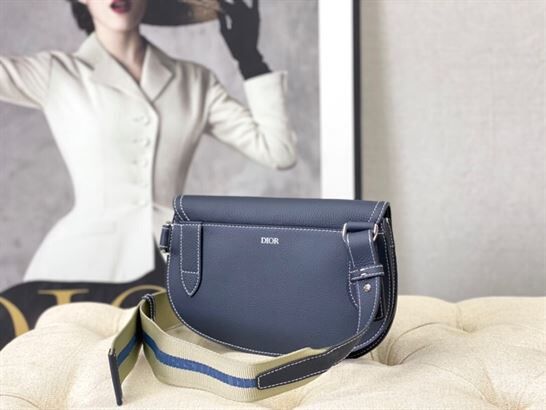 DIOR X KAWS ポーチ サドル ネイビーブルー – DIO016