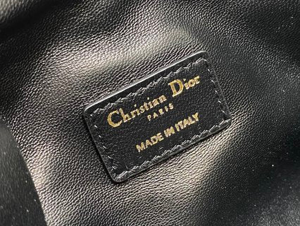 クリスチャン ディオール ミディアム トラベル ディオール ノマド ポーチバッグ