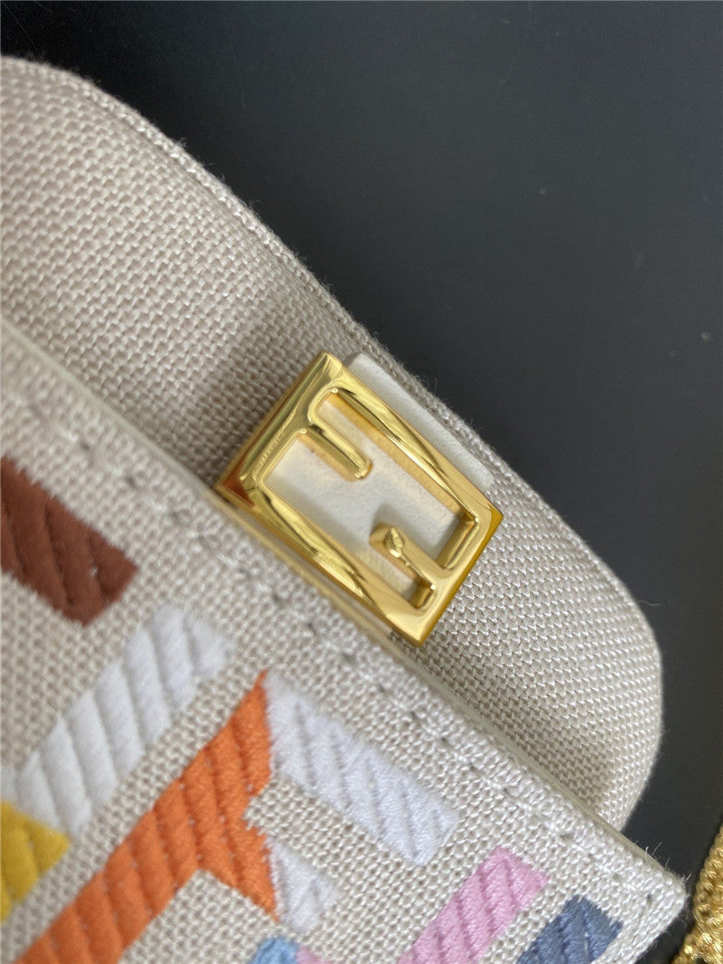 フェンディ ナノバゲットバッグ