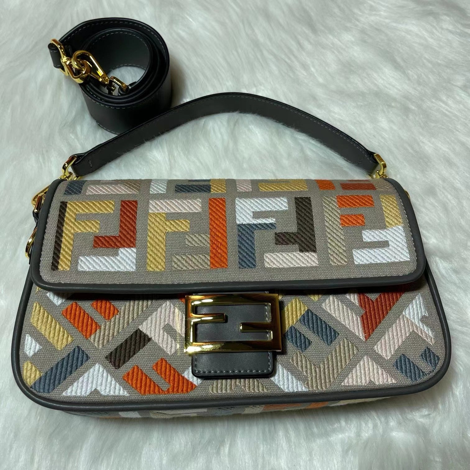 フェンディ キャンバス バゲットバッグ
