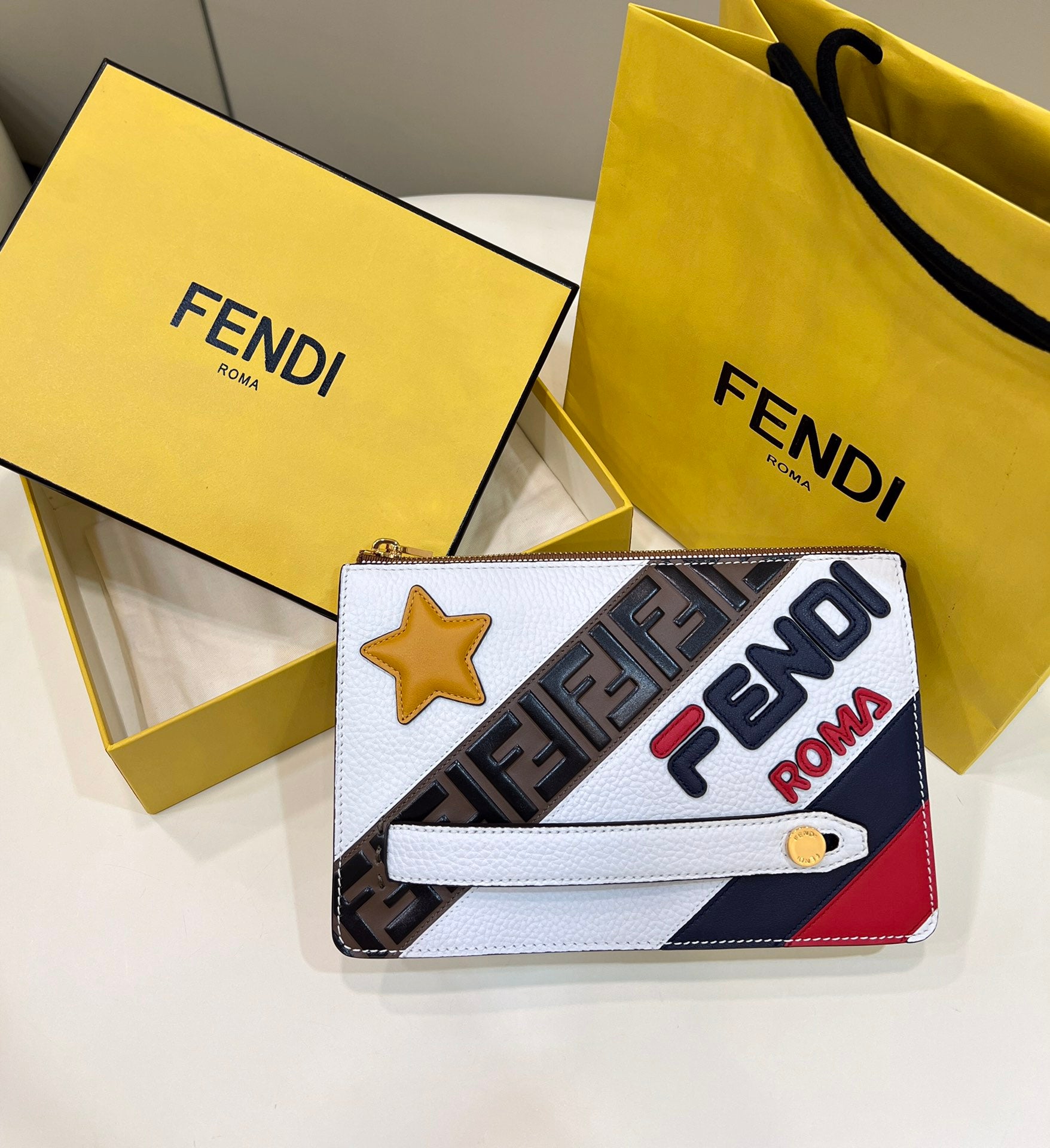 フェンディのクラッチ