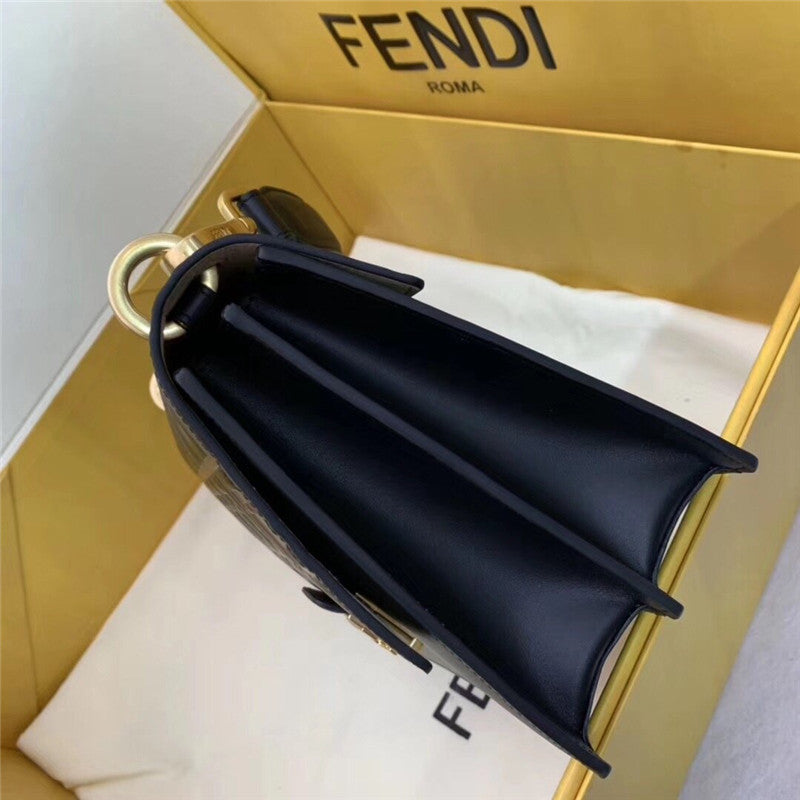 フェンディのショルダーバッグ
