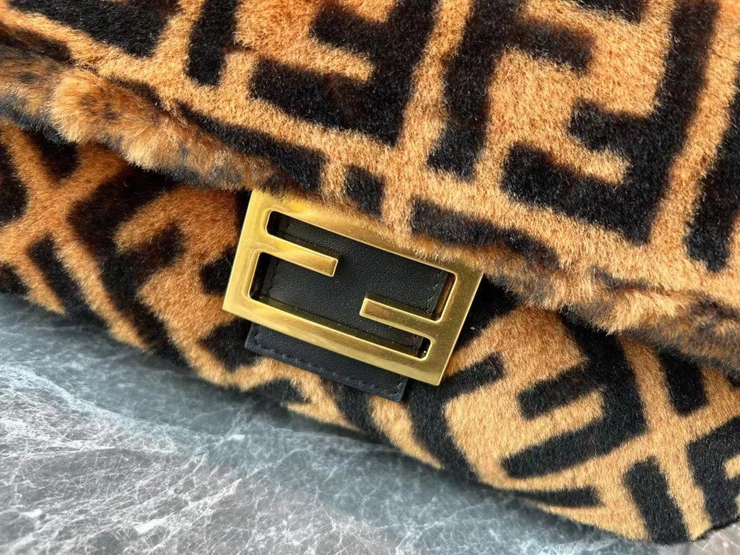 フェンディのウールバゲットバッグ