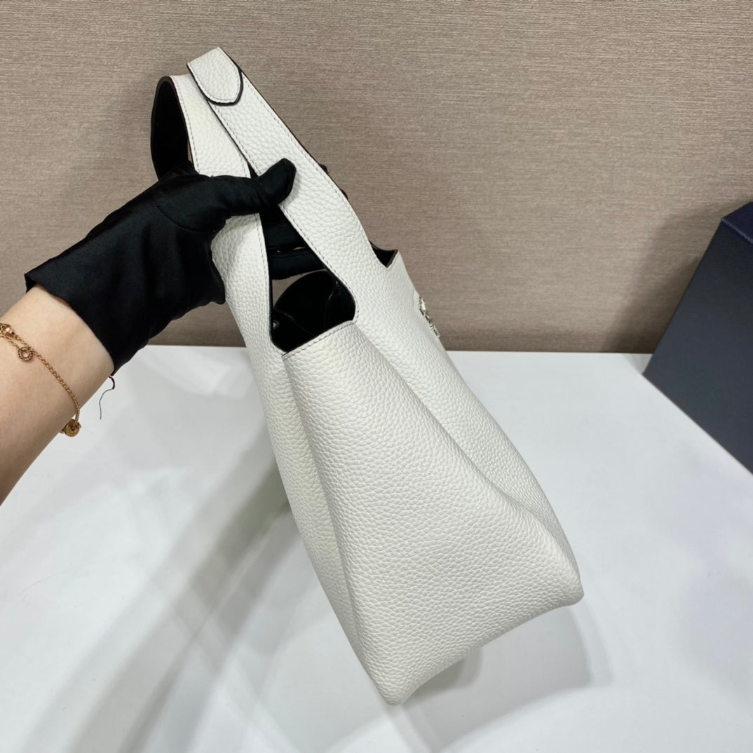 PRADA 輸入品 柔らかく繊細なカーフスキン 野菜かごトート 脇バッグ