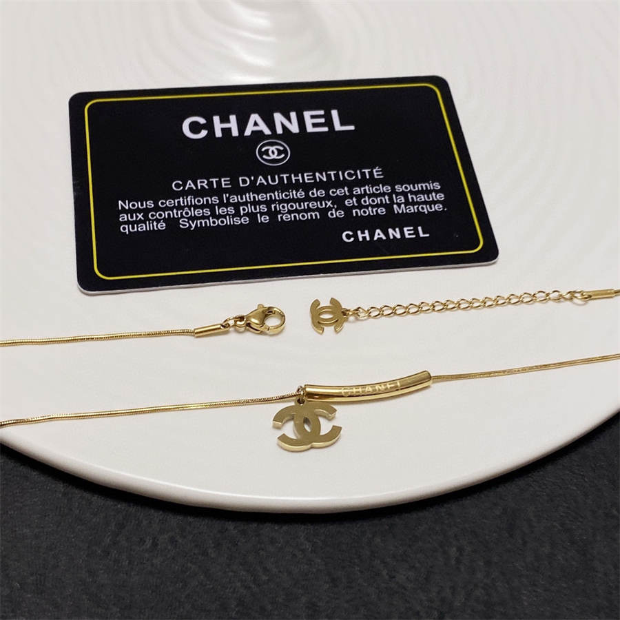 シャネルのカーブしたイングリッシュチェーン