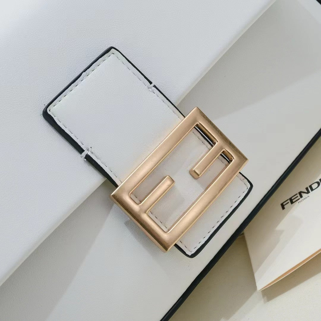 フェンディ アイスホワイト セレリア バッグ バゲット
