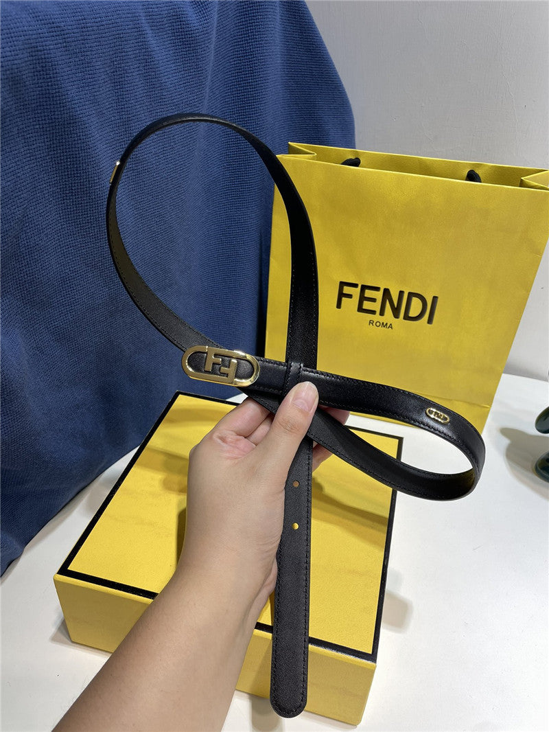 フェンディのループ付きナローベルト
