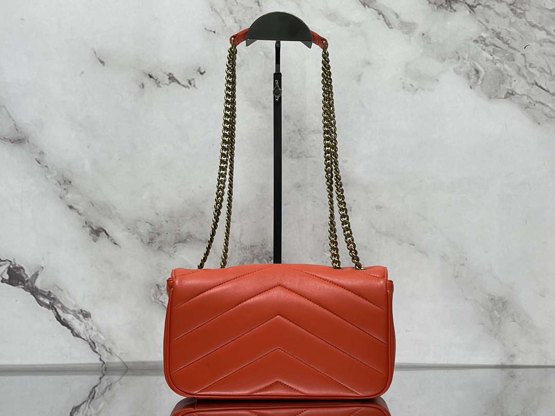 YSL 801437 ルル スモール マトラッセ ラムスキン レッド