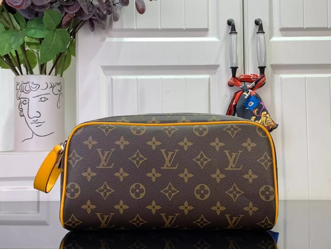 ルイ・ヴィトン ドップキット ボルネオイエロー モノグラム・マカサー キャンバス バッグ – LW145