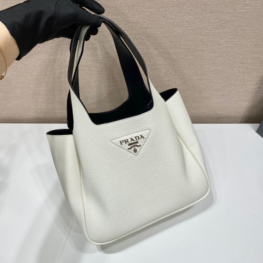PRADA 輸入品 柔らかく繊細なカーフスキン 野菜かごトート 脇バッグ