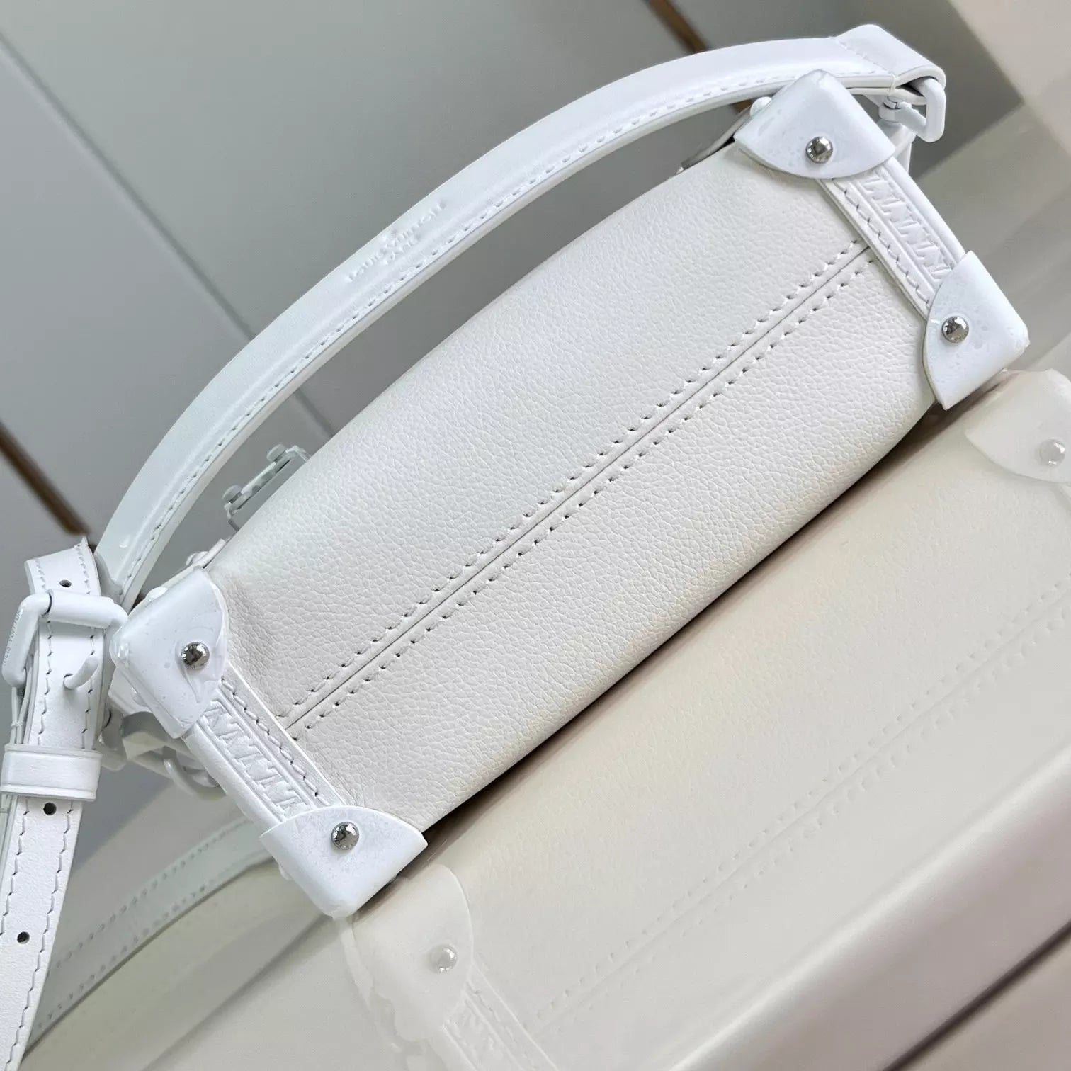 サイドトランクPMバッグ オプティカルホワイト カウハイドレザー M24304 – LW425