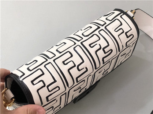 フェンディの象徴的なバゲットバッグ