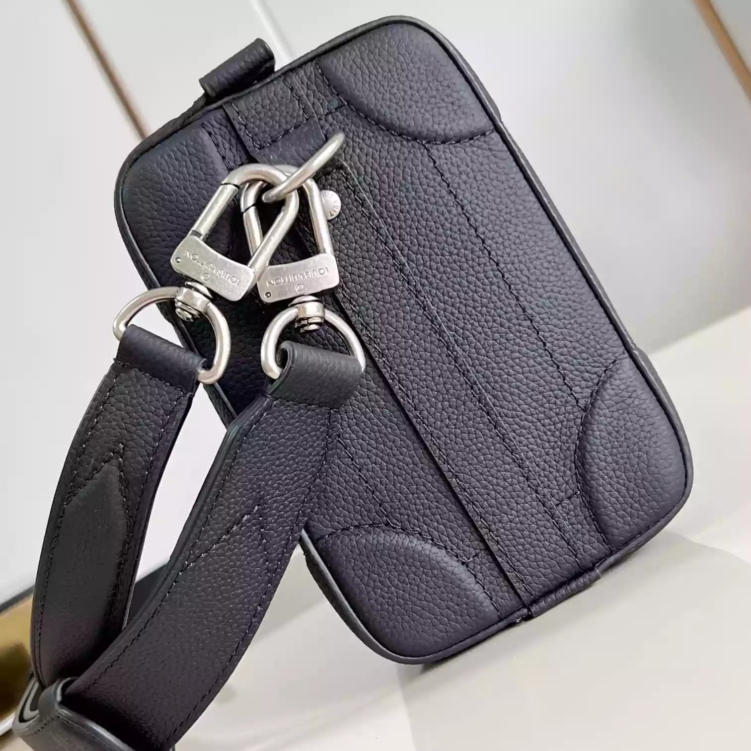 ソウルトランク イーストウエスト ブラック LV コロラドカーフスキン M11615 – LW431