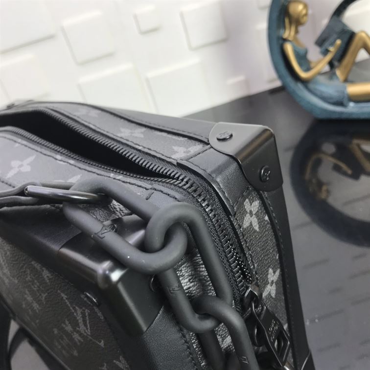 ルイ・ヴィトン ソフトトランク モノグラム エクリプス – LVB060