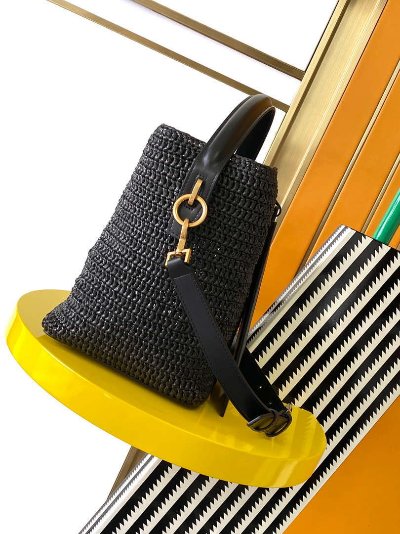 YSL 773991 LE 37 織りラフィアと植物タンニンなめしレザー ブラック